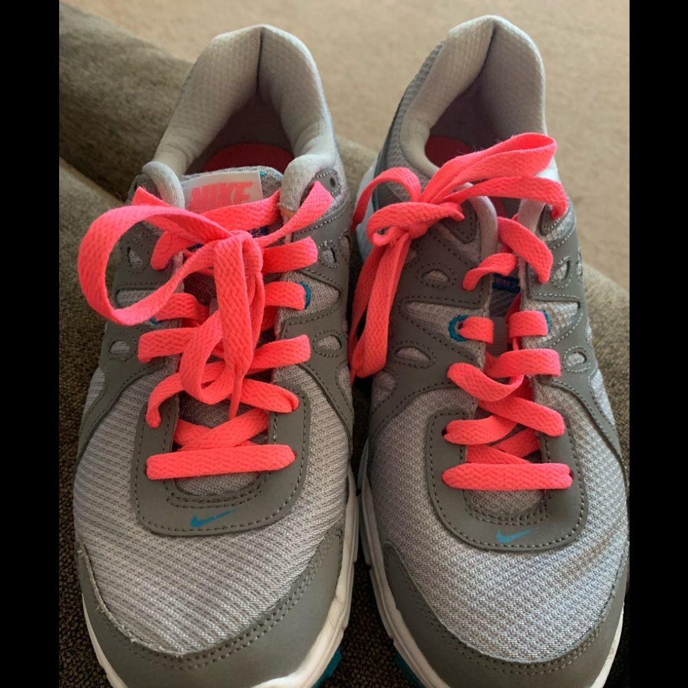 Nike Revolution 2 women’s running sneaker size 9